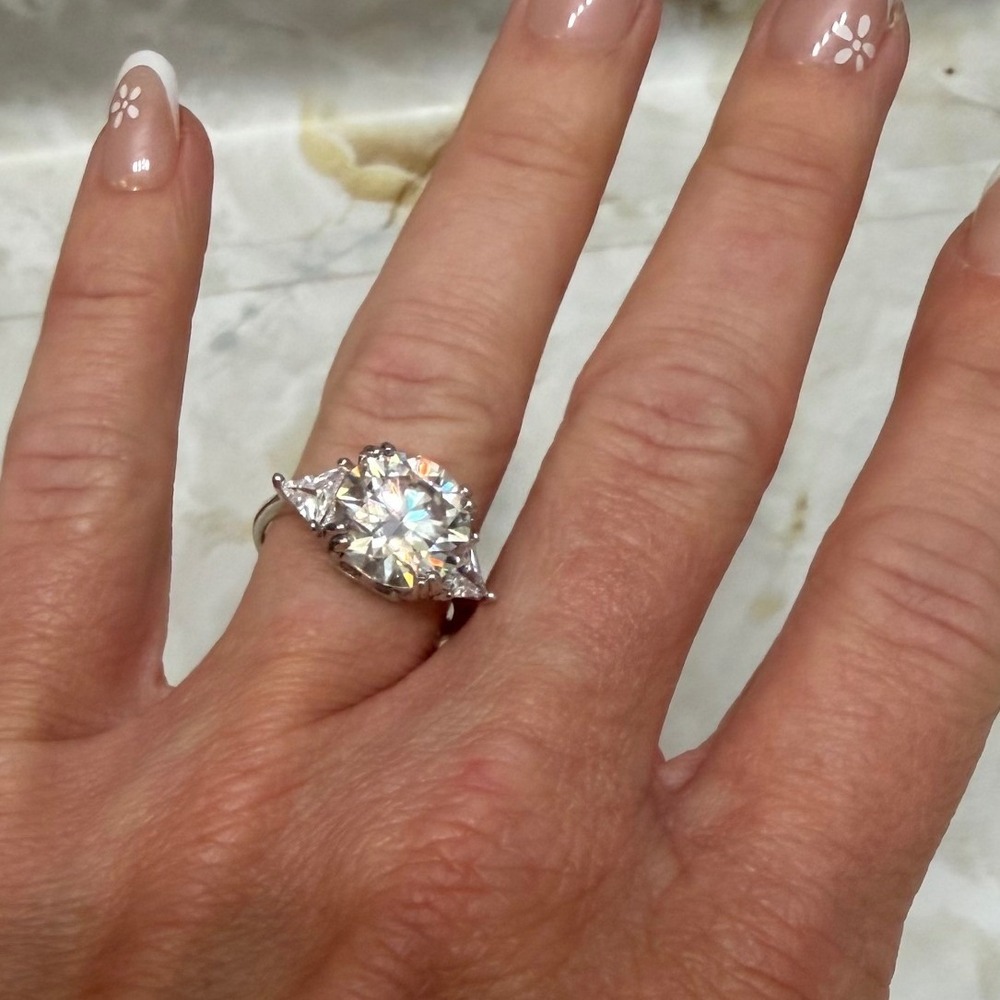 Three Stone Round Trillion Cut Silver Tone Engagement Ring Size 7.5 Clear Gem